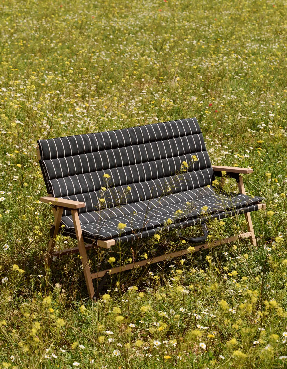 Sofa składana Outdoor Market, Black-beige, 2-osobowa HAY
