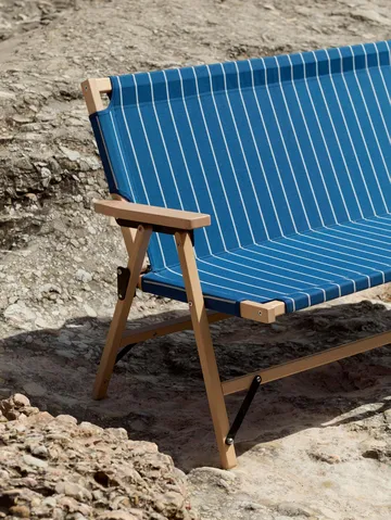 Sofa składana Outdoor Market - Blue-beige, 2-miejscowa - HAY