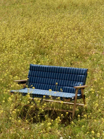 Sofa składana Outdoor Market - Blue-beige, 2-miejscowa - HAY