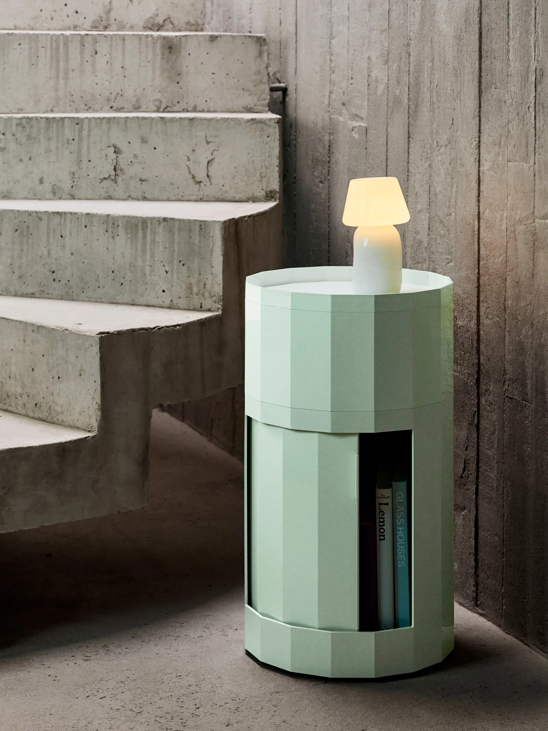 Stolik boczny Facet Cabinet high stopy/koła 66 cm, Soft mint HAY