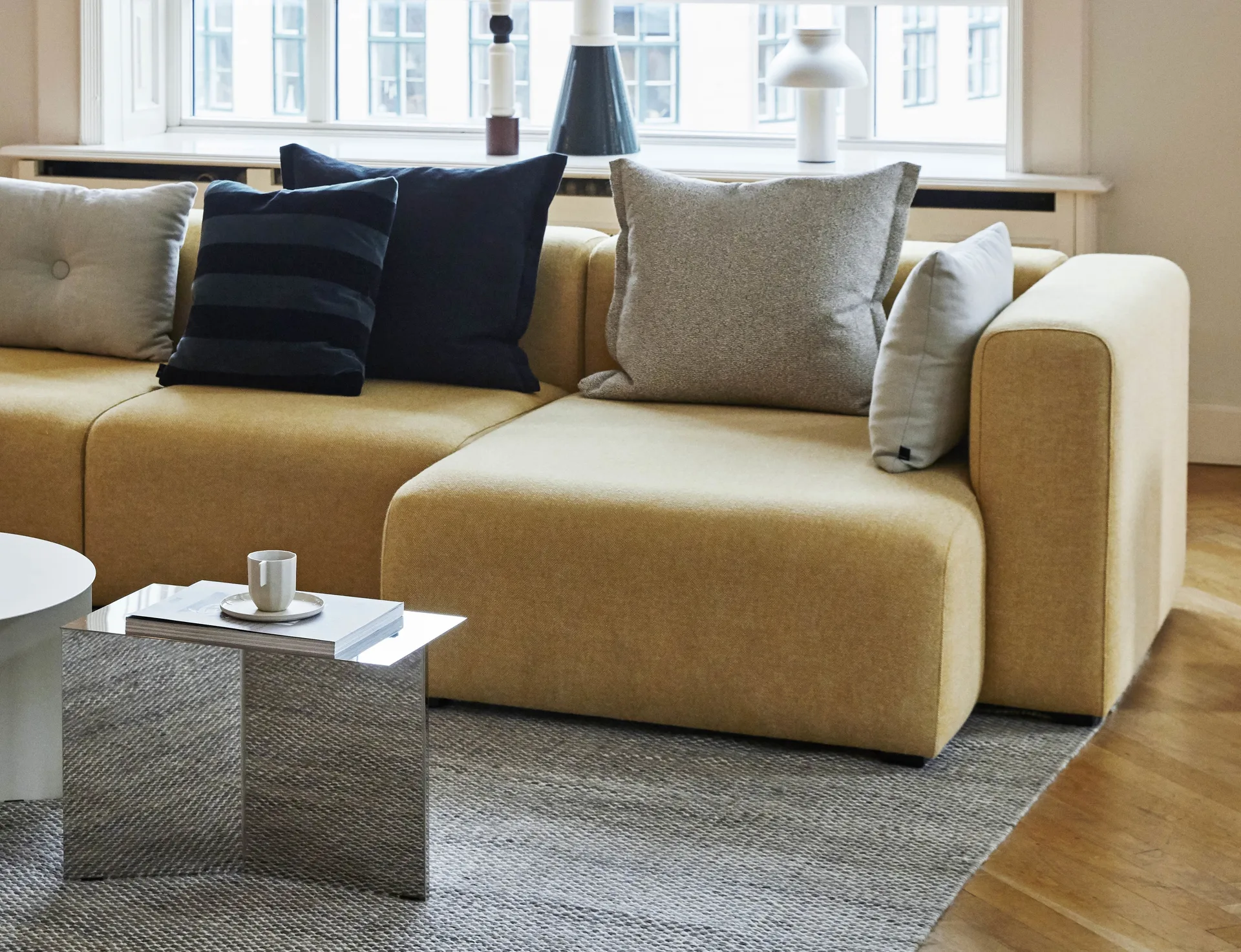 Stolik boczny Slit Oblong 27,5x49 cm, Mirror polished steel HAY