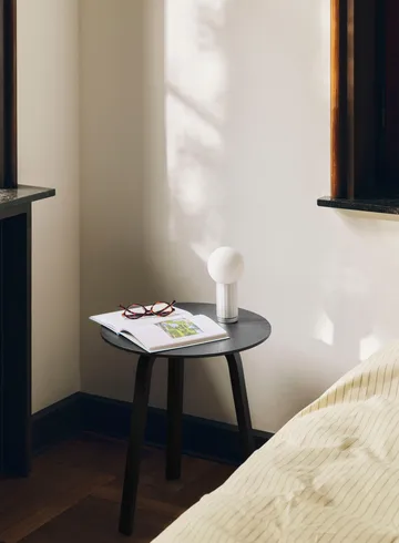 Stolik kawowy Bella - Blue charcoal, Ø45x49 cm - HAY