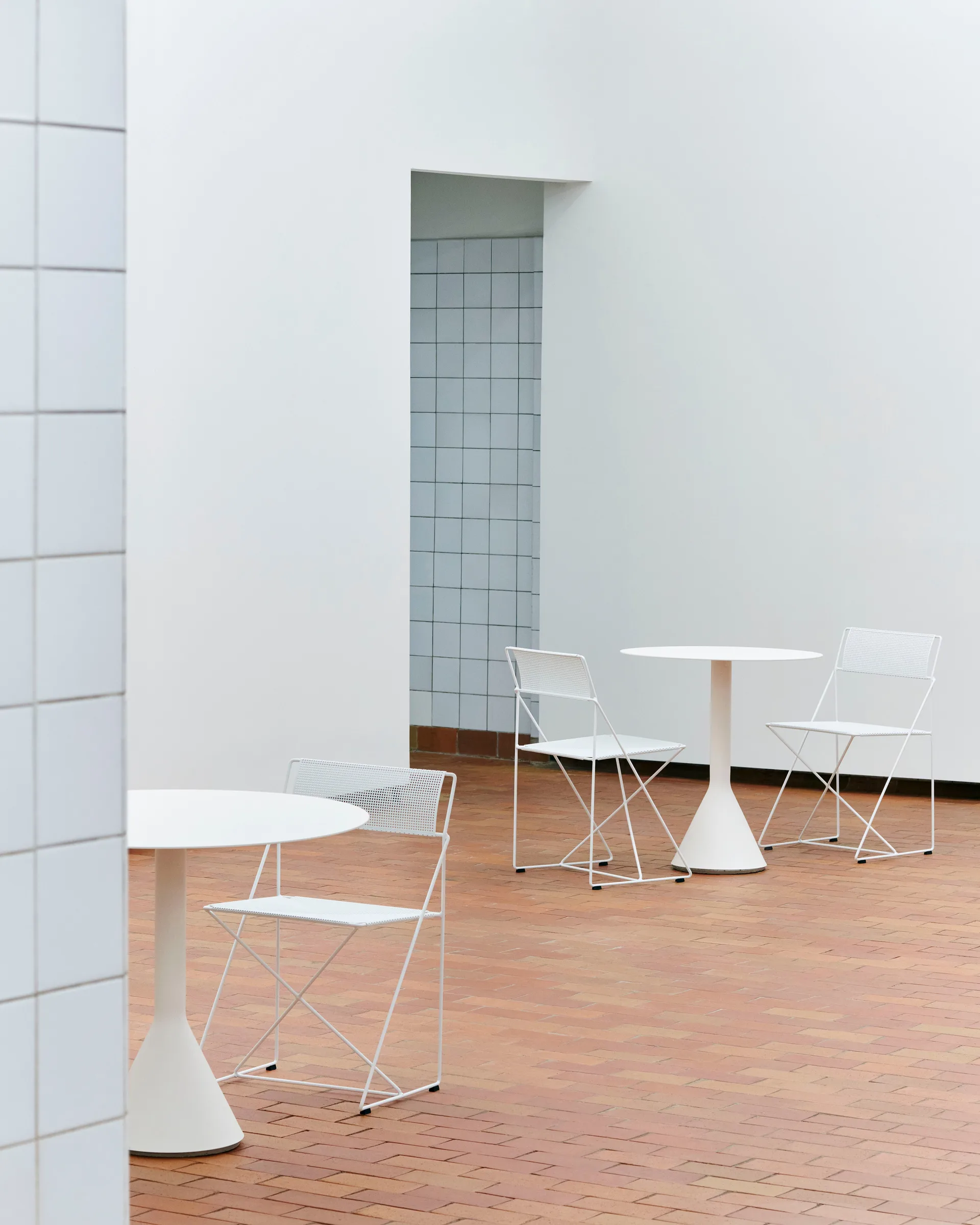 Stolik kawowy okrągły Palissade Cone, Cream white, Ø70 cm HAY