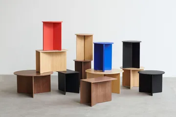 Stolik kawowy Slit Ø45 cm - Lacquered oak - HAY