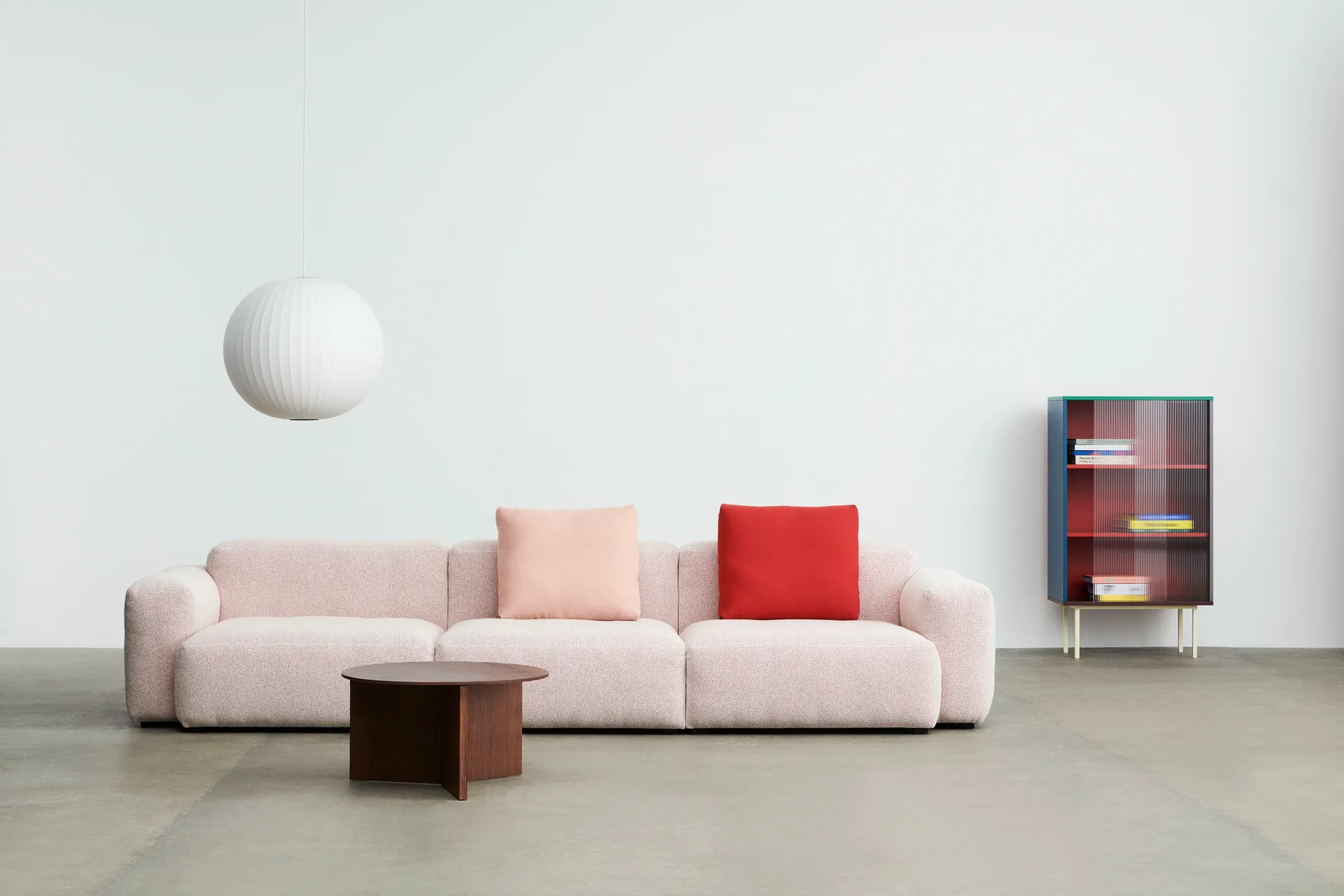 Stolik kawowy Slit Ø65 cm, Lacquered walnut HAY