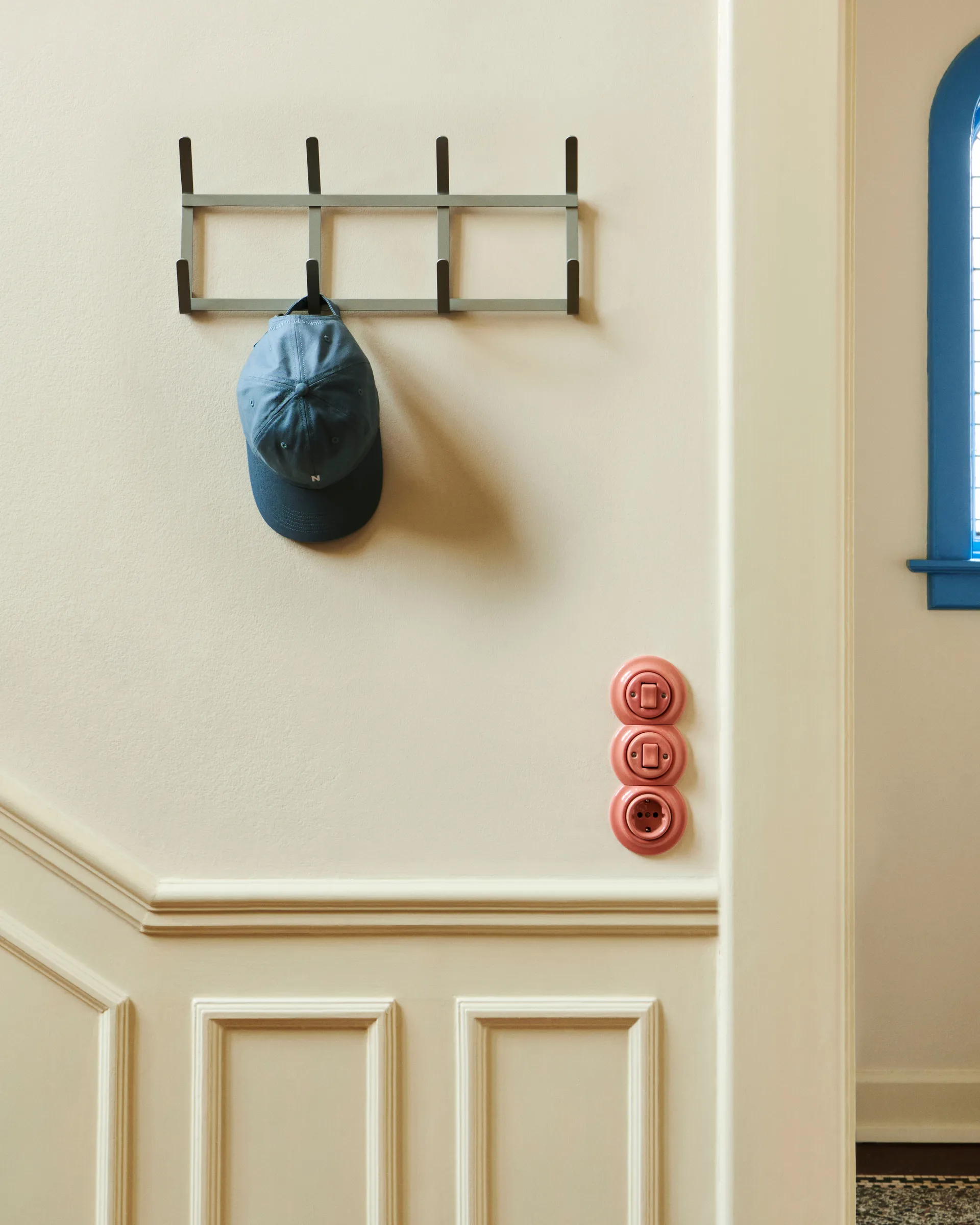 Wieszak Tape, Small metallic grey HAY