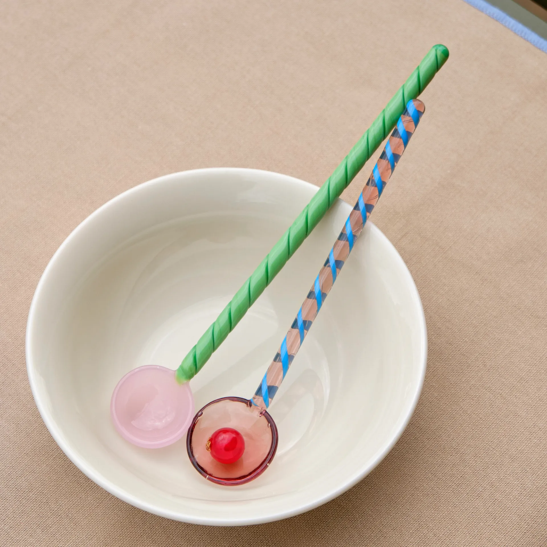 Łyżka szklana Twist, 2-pak, Turkusowy-jasny róż HAY