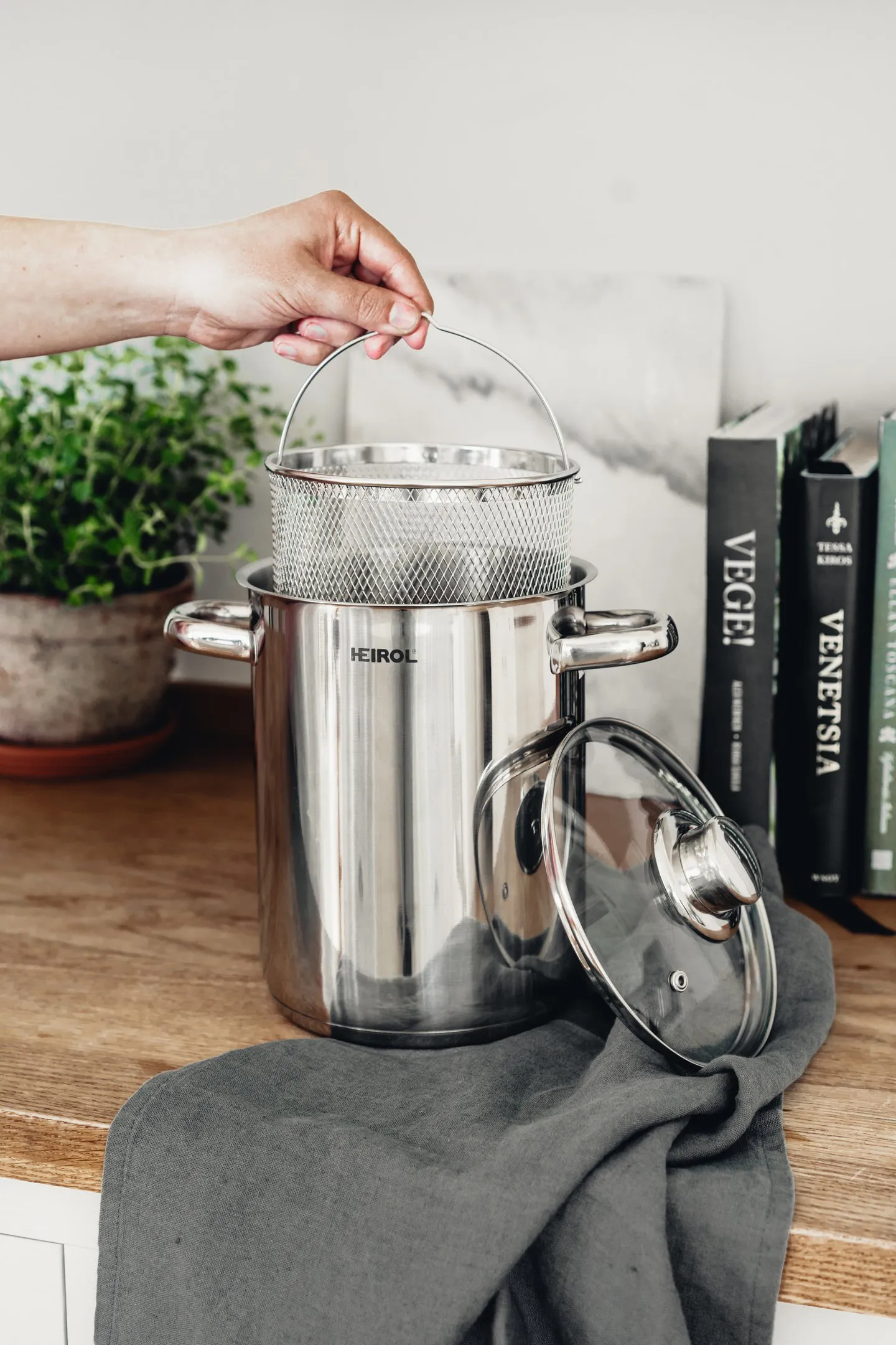 Heirol Steely garnek do szparagów z wkładem, 4 L Heirol