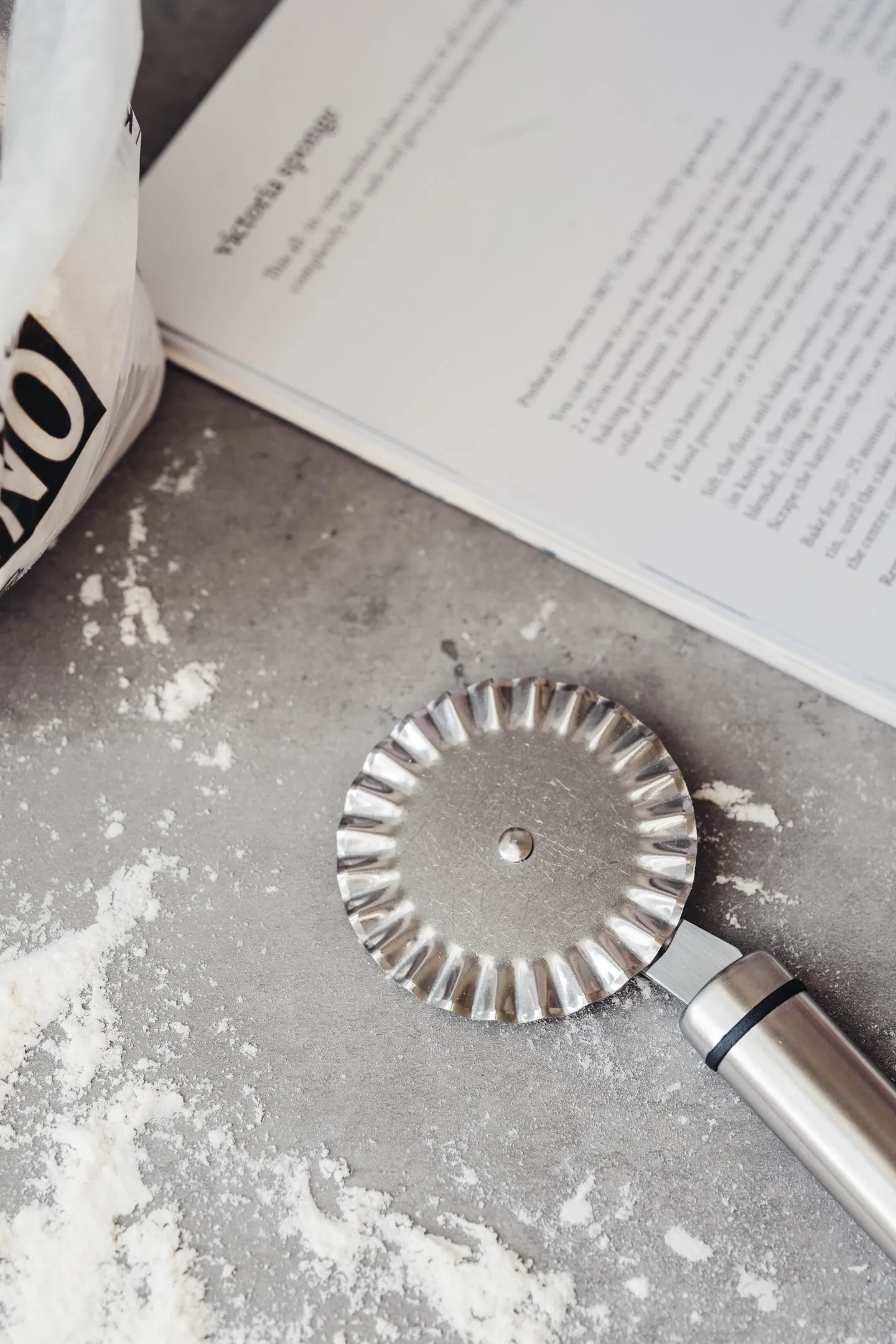 Heirol Steely krajalnica do ciasta, Stal nierdzewna Heirol