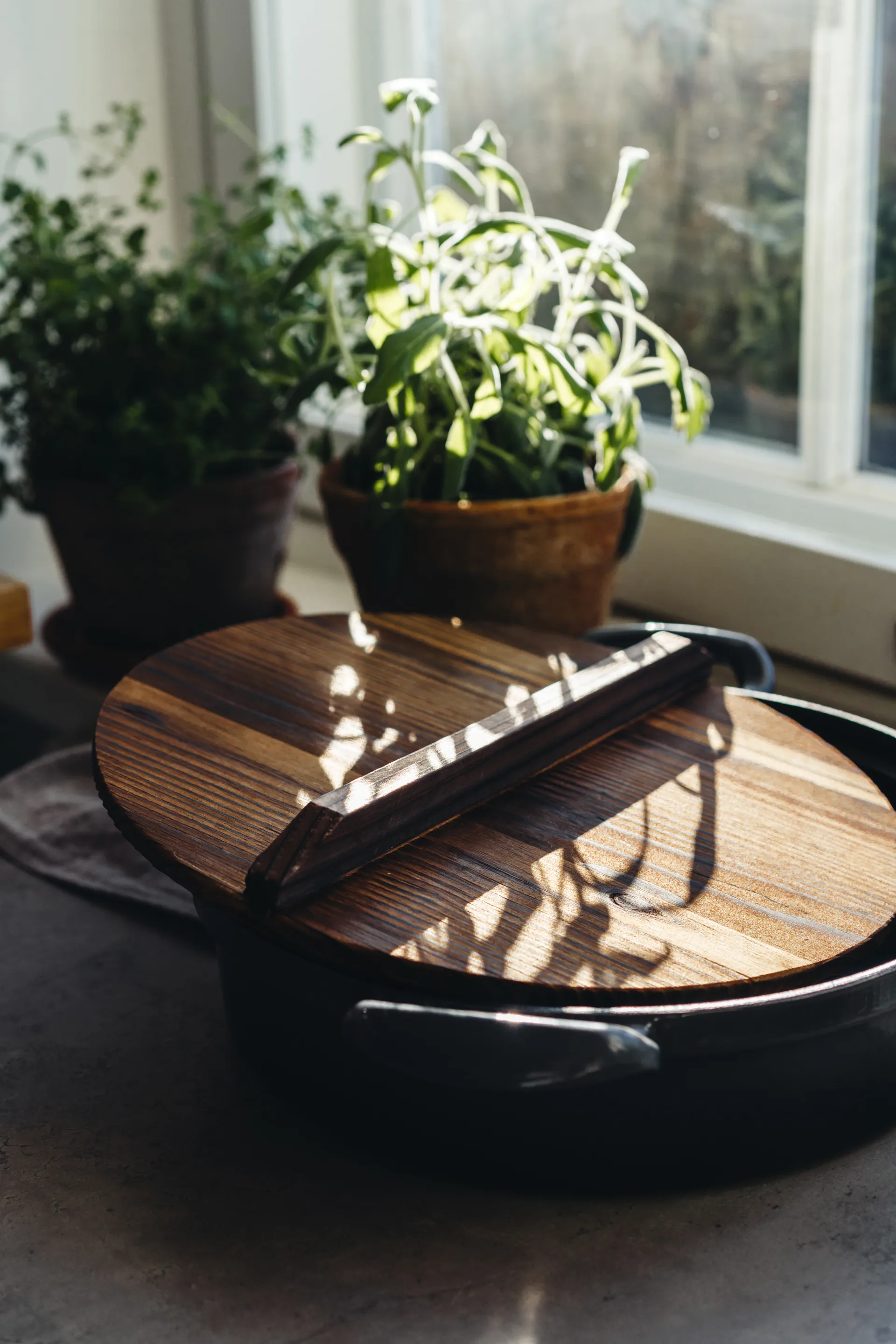 Żeliwny garnek z drewnianą pokrywką, Ø30 cm Heirol