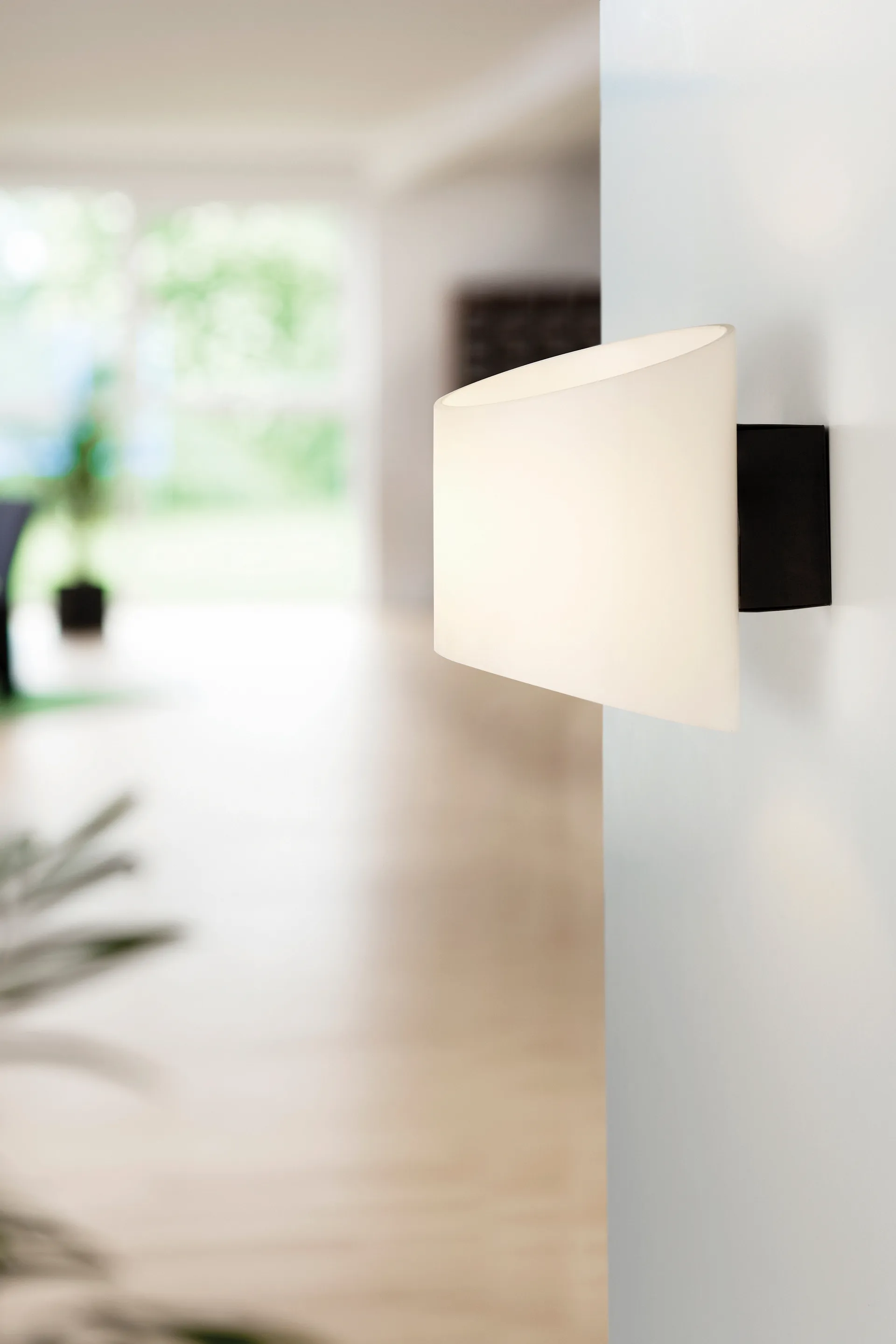 Evoke lampa ścienna owalna, Antracyt-szkło opalowe Herstal