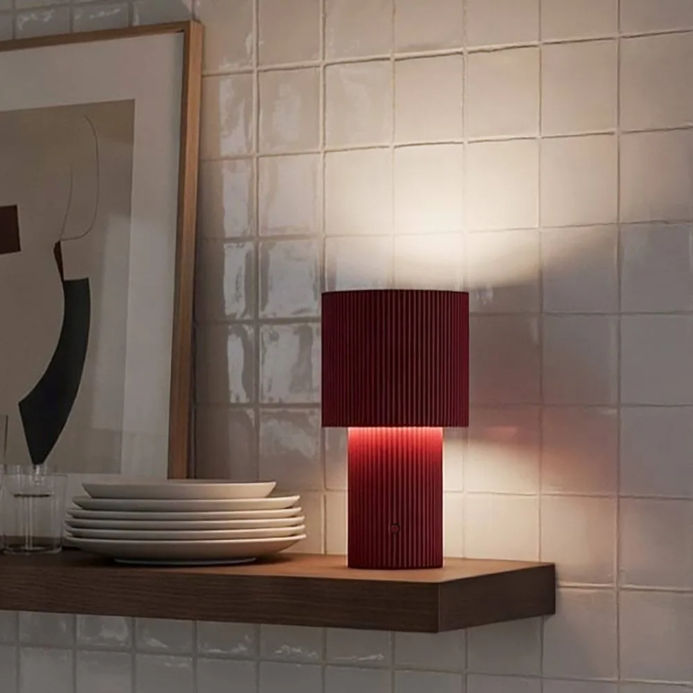 Lampa stołowa przenośna Iluma, Czerwony Herstal