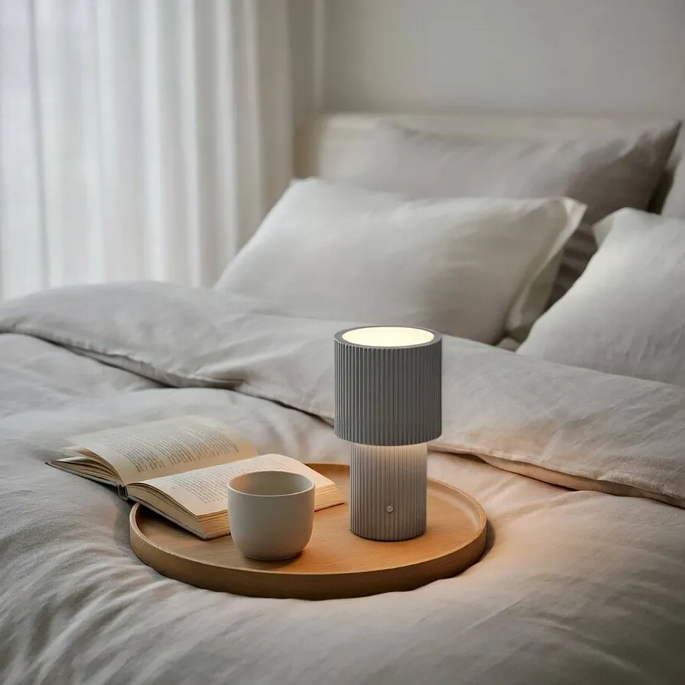 Lampa stołowa przenośna Iluma, Srebrny Herstal