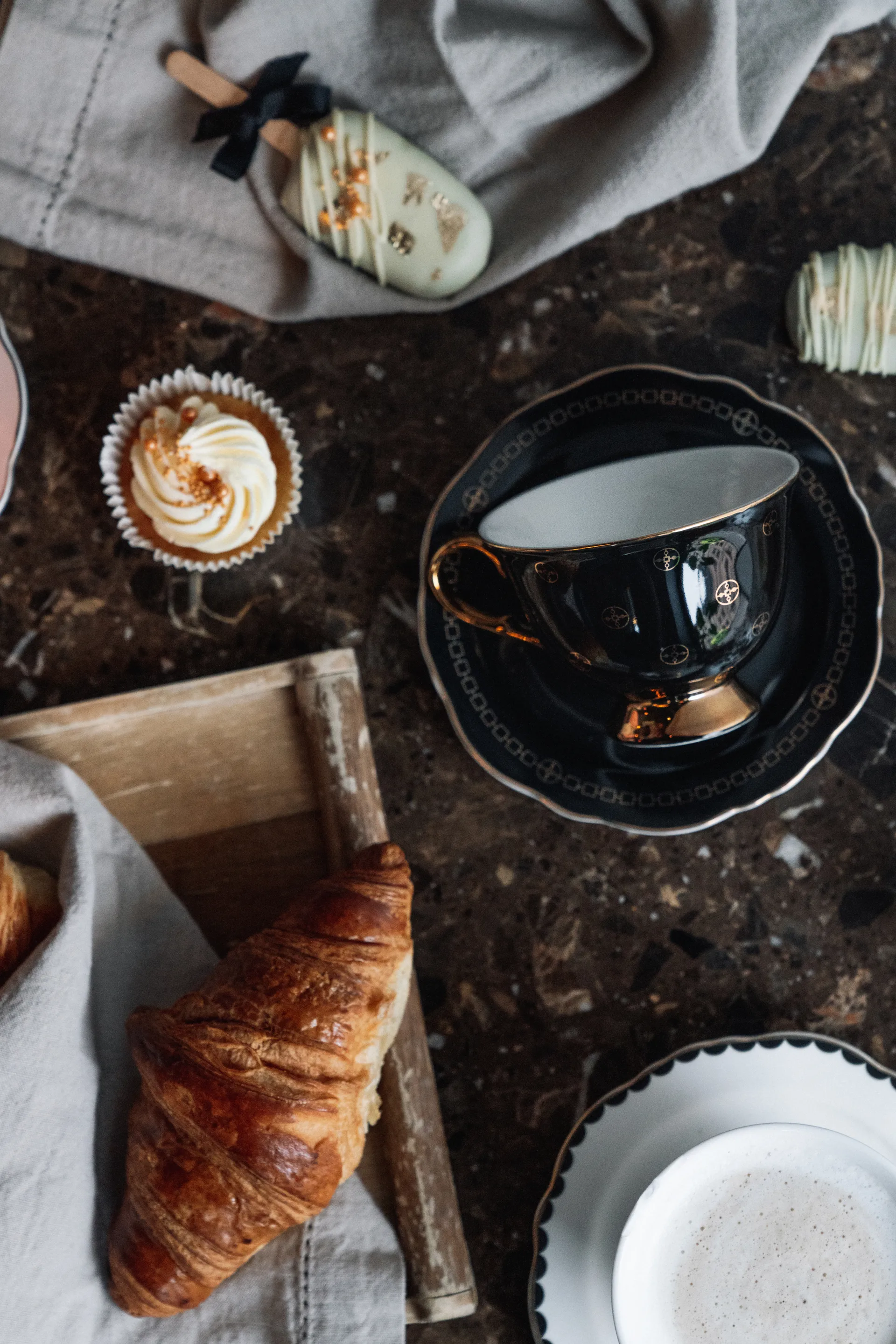 Filiżanka ze spodkiem Anima Gemella Nero , 220 ml Hilke Collection