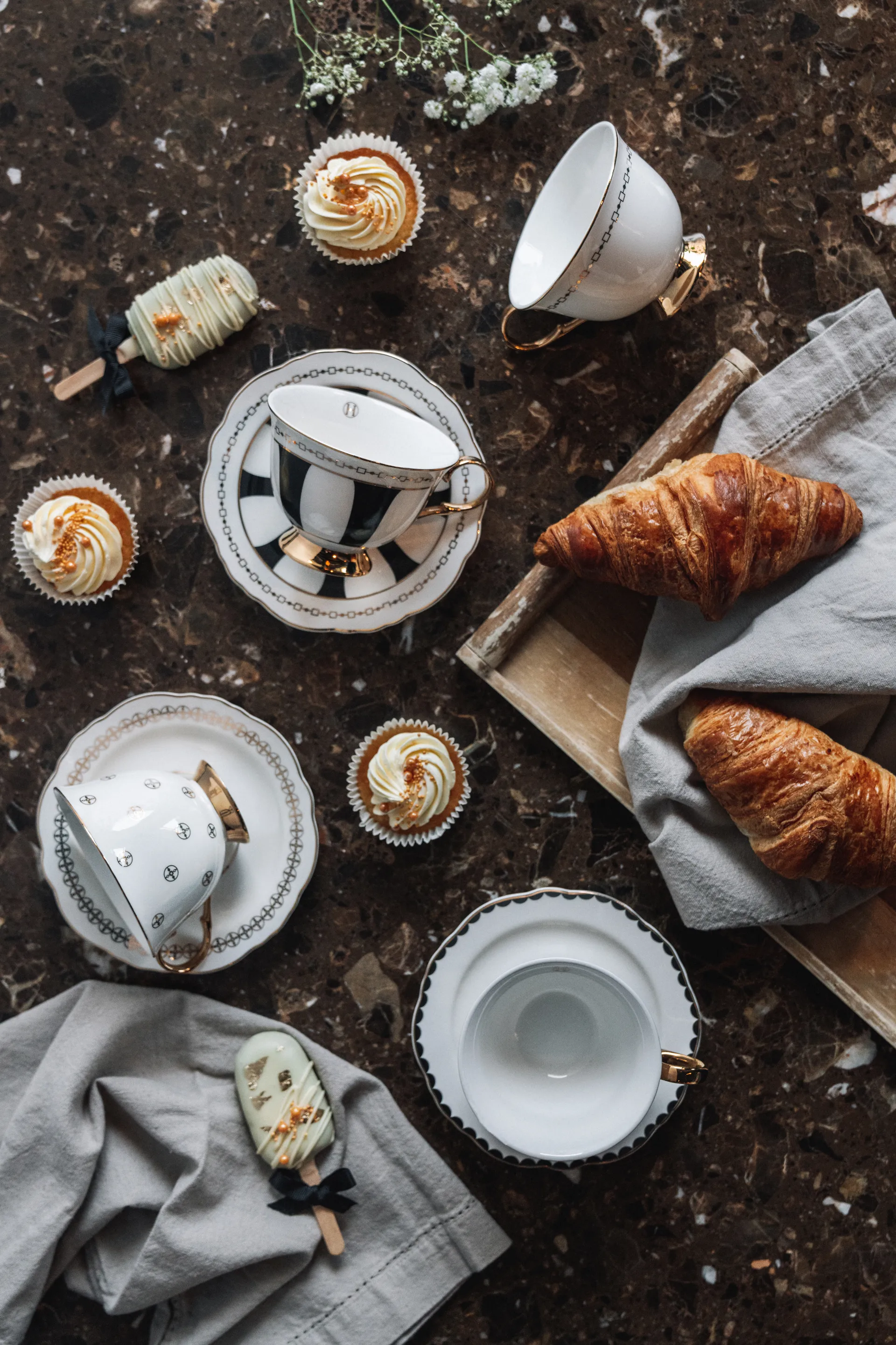 Filiżanka ze spodkiem Strisce Nero, 220 ml Hilke Collection