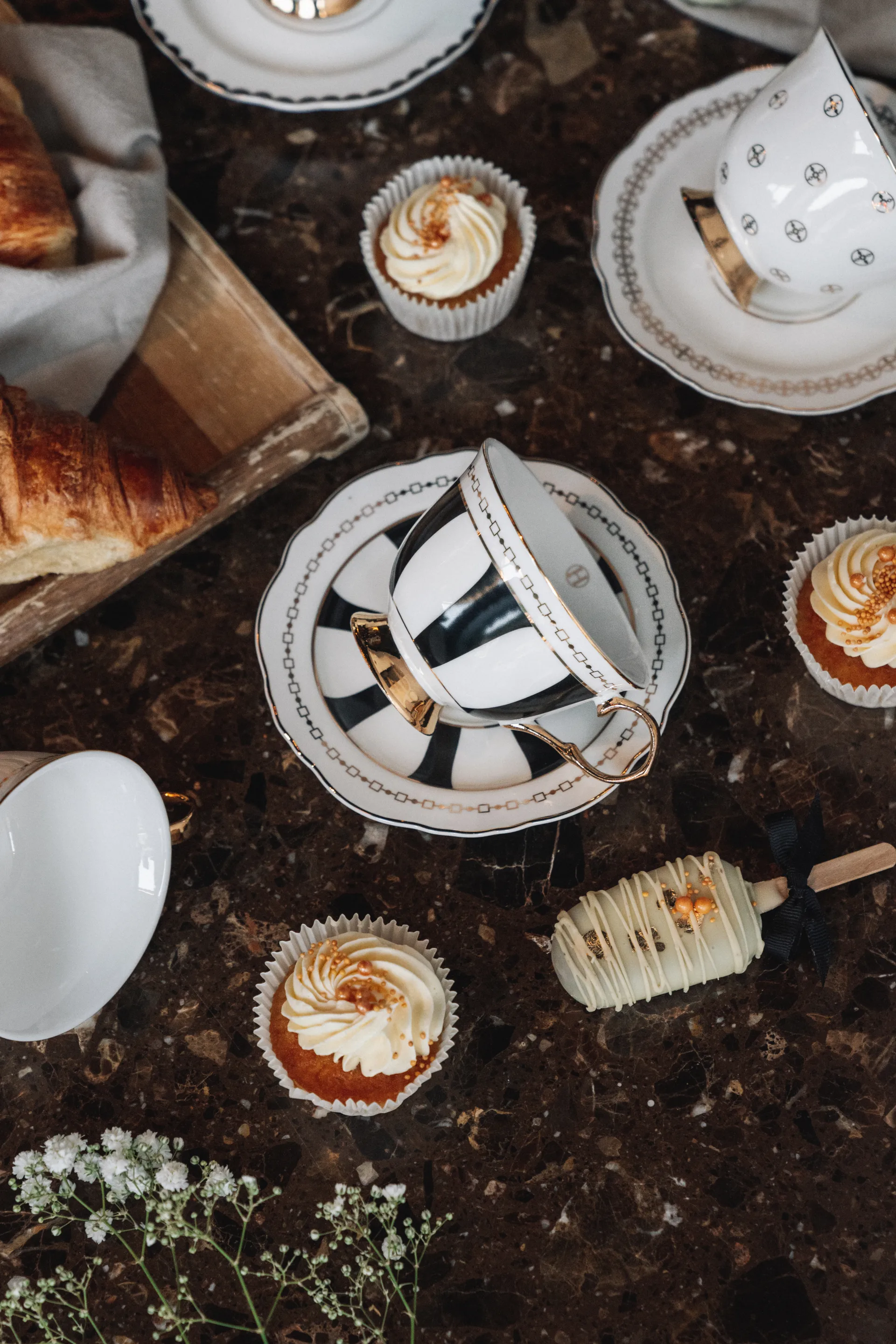 Filiżanka ze spodkiem Strisce Nero, 220 ml Hilke Collection