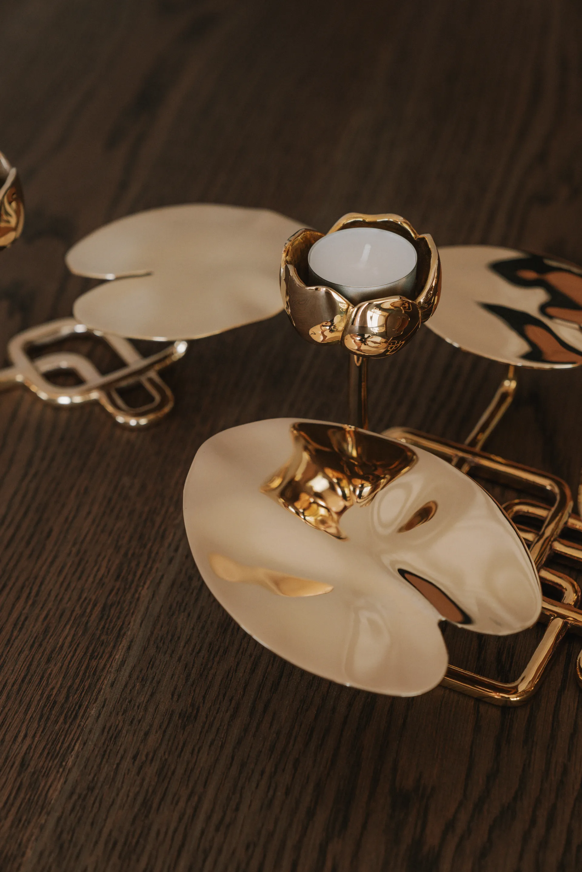 Ninfea grande świecznik, Mosiądz Hilke Collection