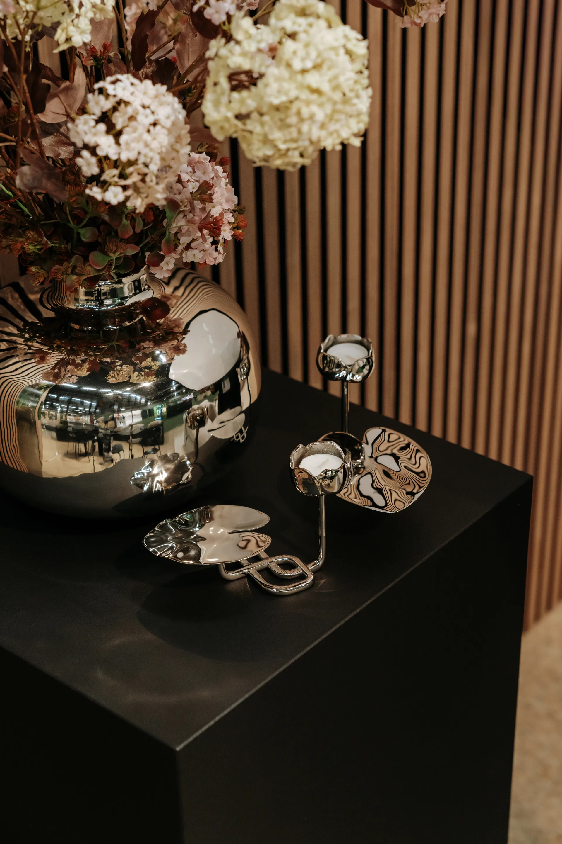 Ninfea No.2 świecznik, Niklowany mosiądz Hilke Collection