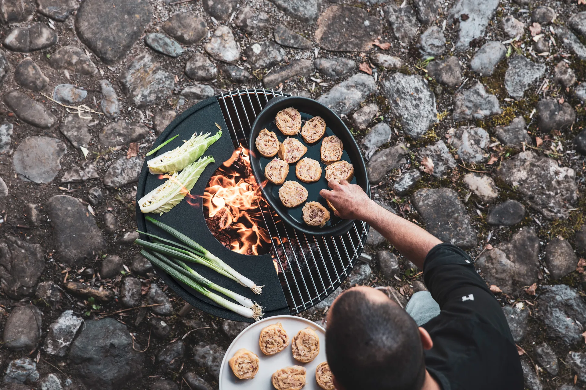 Palenisko BOWL 57, Czarno-srebrny, stelaż typu trójnóg Höfats