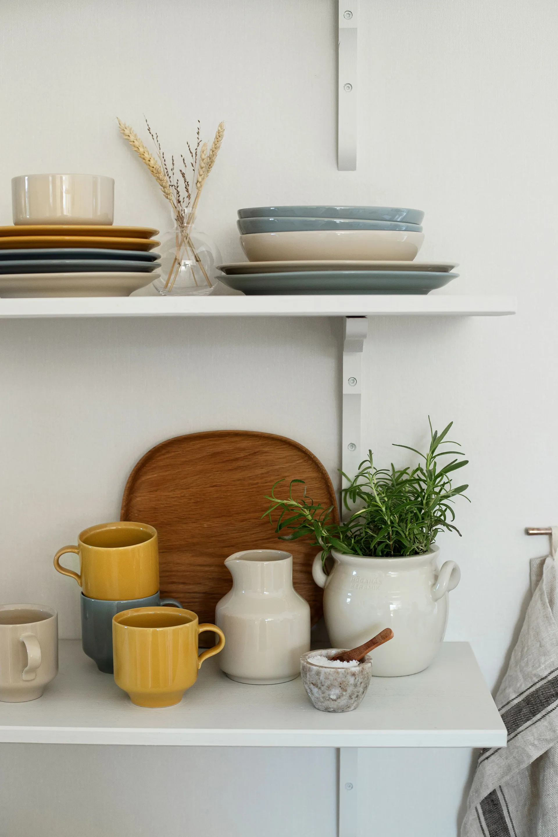 Głęboki talerz ceramiczny Höganäs Daga Ø19 cm , Biały z niebieskim kantem Höganäs Keramik