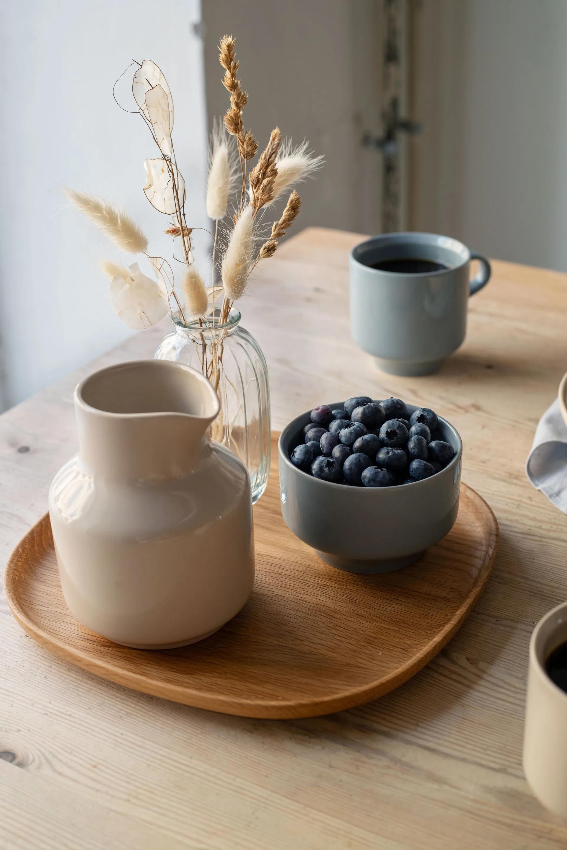 Kubek ceramiczny Höganäs Daga 330 ml, Biały z niebieskim kantem Höganäs Keramik