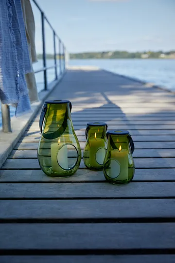 Design With Light lampion świecowy oliwkowa zieleń - 25 cm - Holmegaard