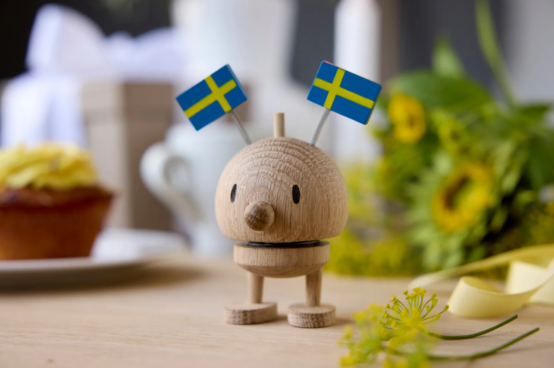 Figurka Hoptimist Celebration Bumble, S, raw oak, Sweden Hoptimist