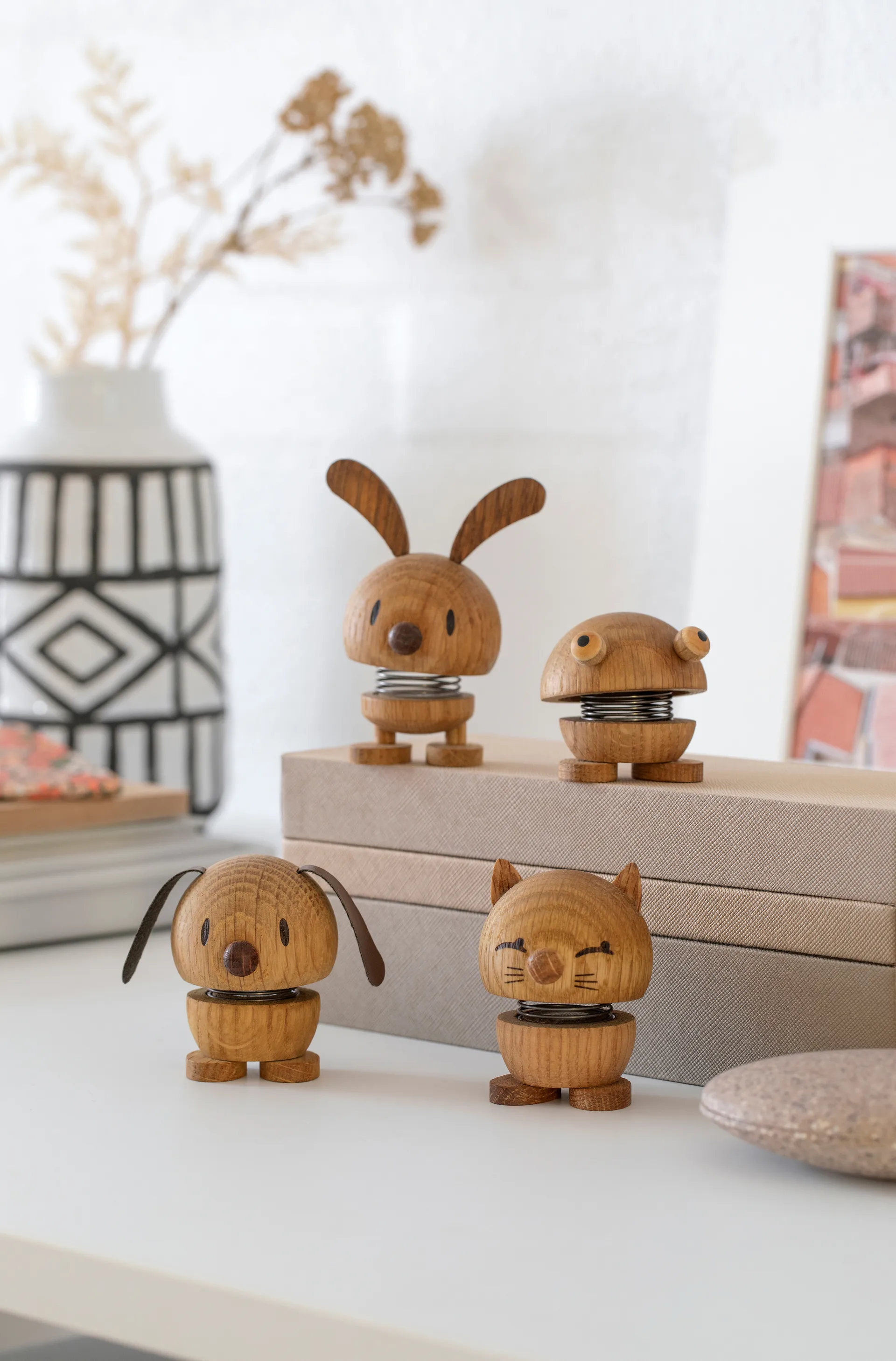 Hoptimist Dog S statuetka, Oak Hoptimist