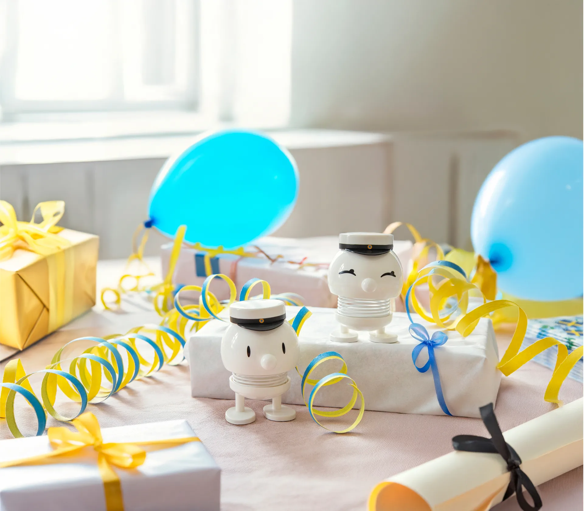 Hoptimist Swedish Student Bumble S figurka, White Hoptimist