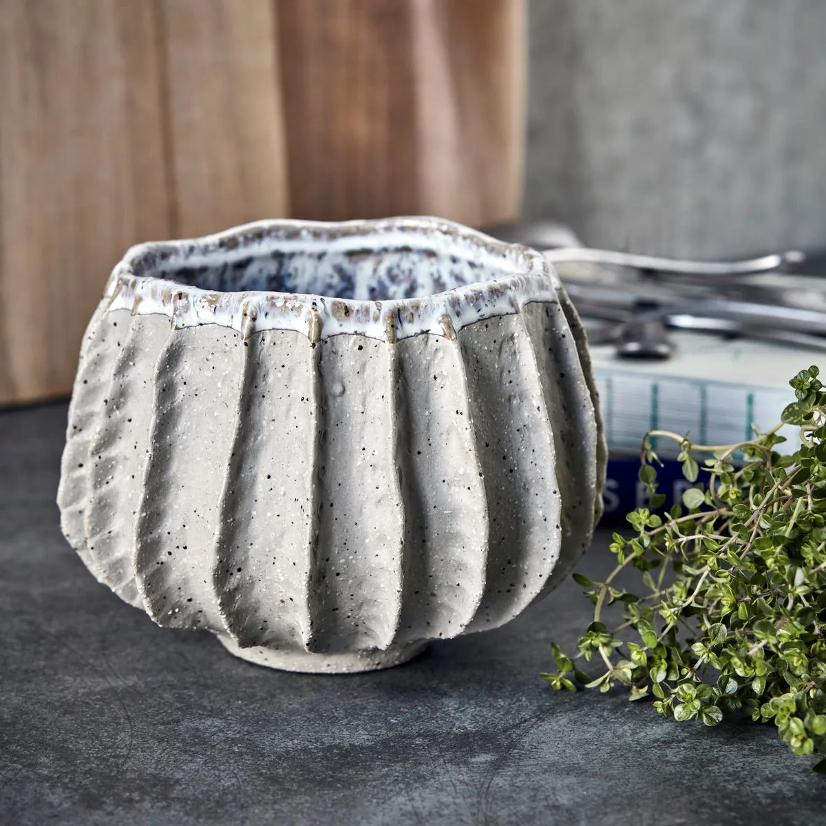 Doniczka Shell Ø18 cm, Szara House Doctor