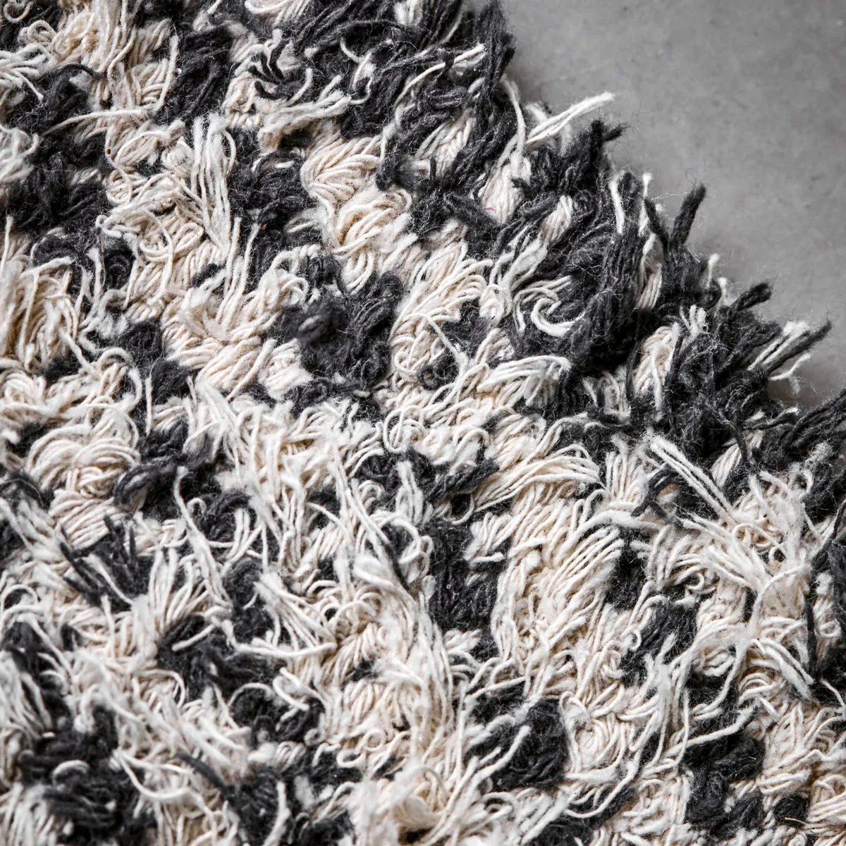 Dywan Kin, Czarno-off white, 90x200 cm House Doctor