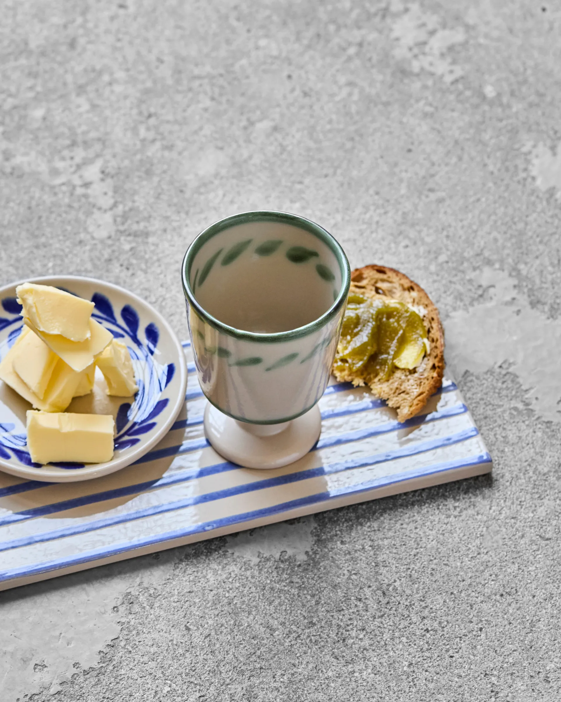 Kubek na nóżce Diva 250 ml, 2-pak, Off white-zielony House Doctor