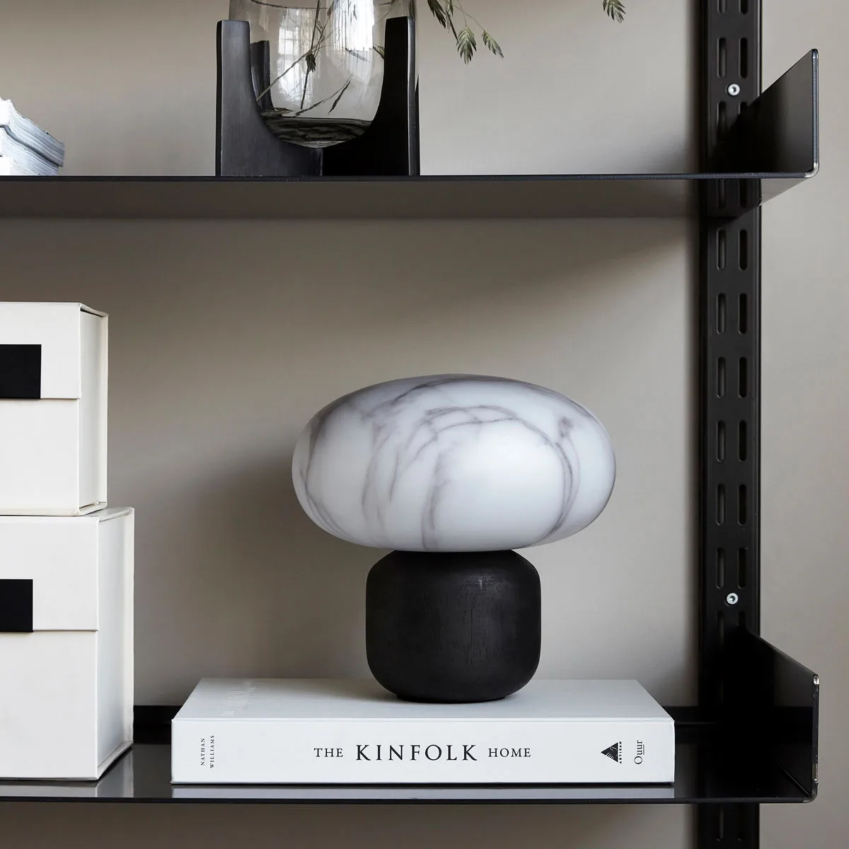 Lampa Fog czarno-biały marmur, 20 cm House Doctor