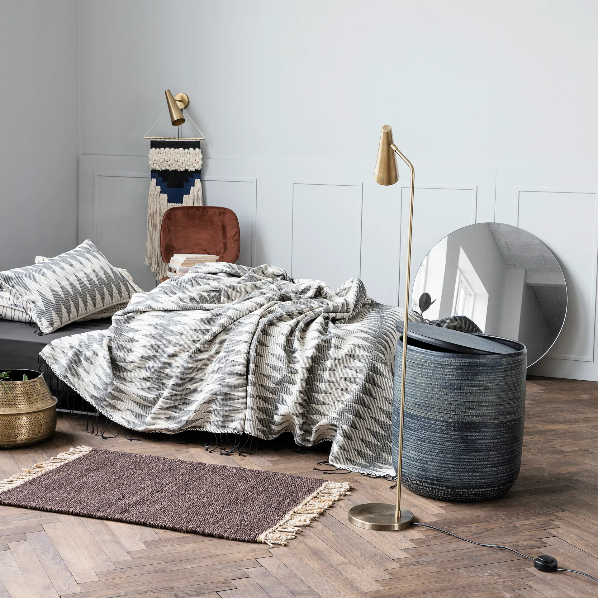 Lampa podłogowa Precise, mosiądz House Doctor