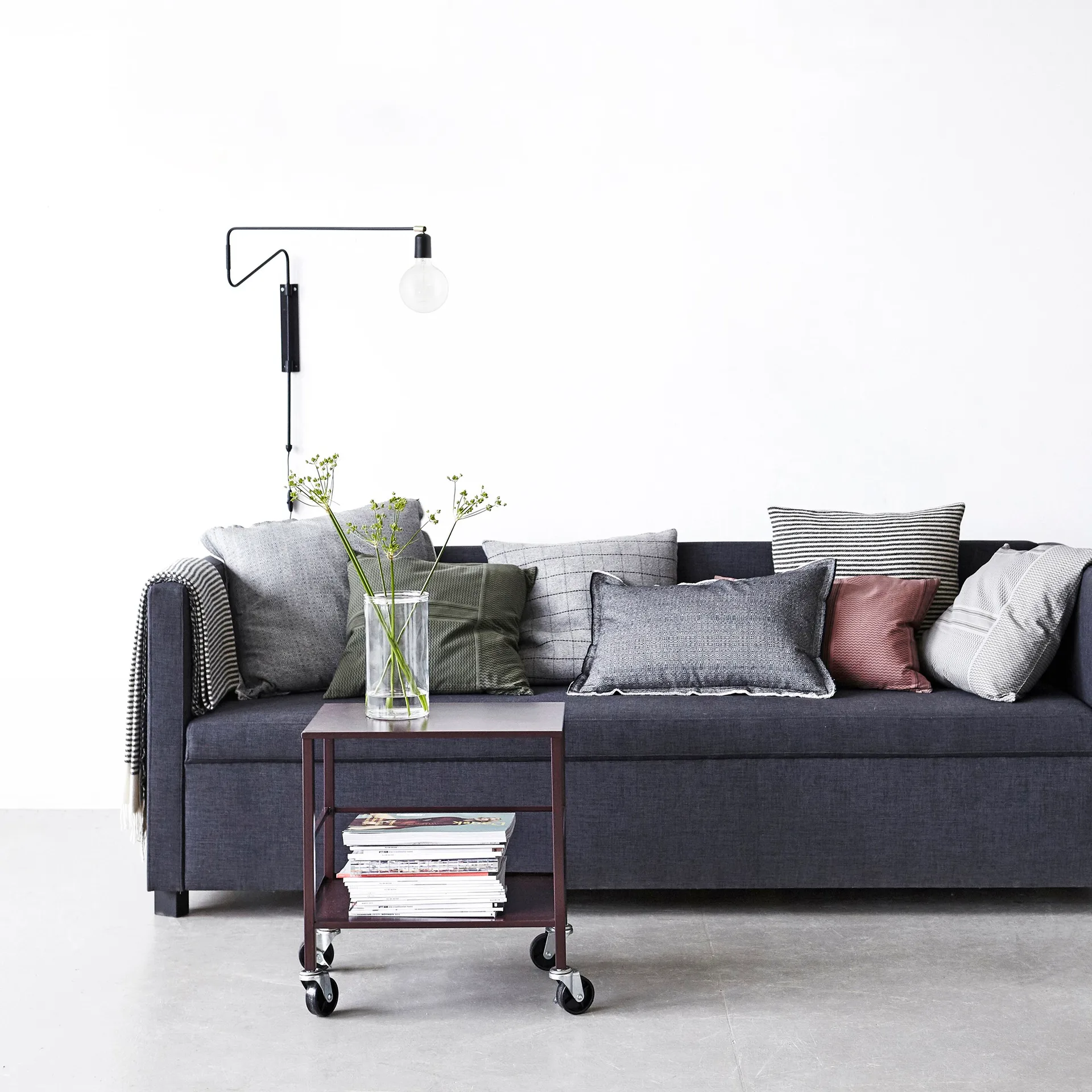 Lampa ścienna Swing czarna, duży, 70 cm House Doctor