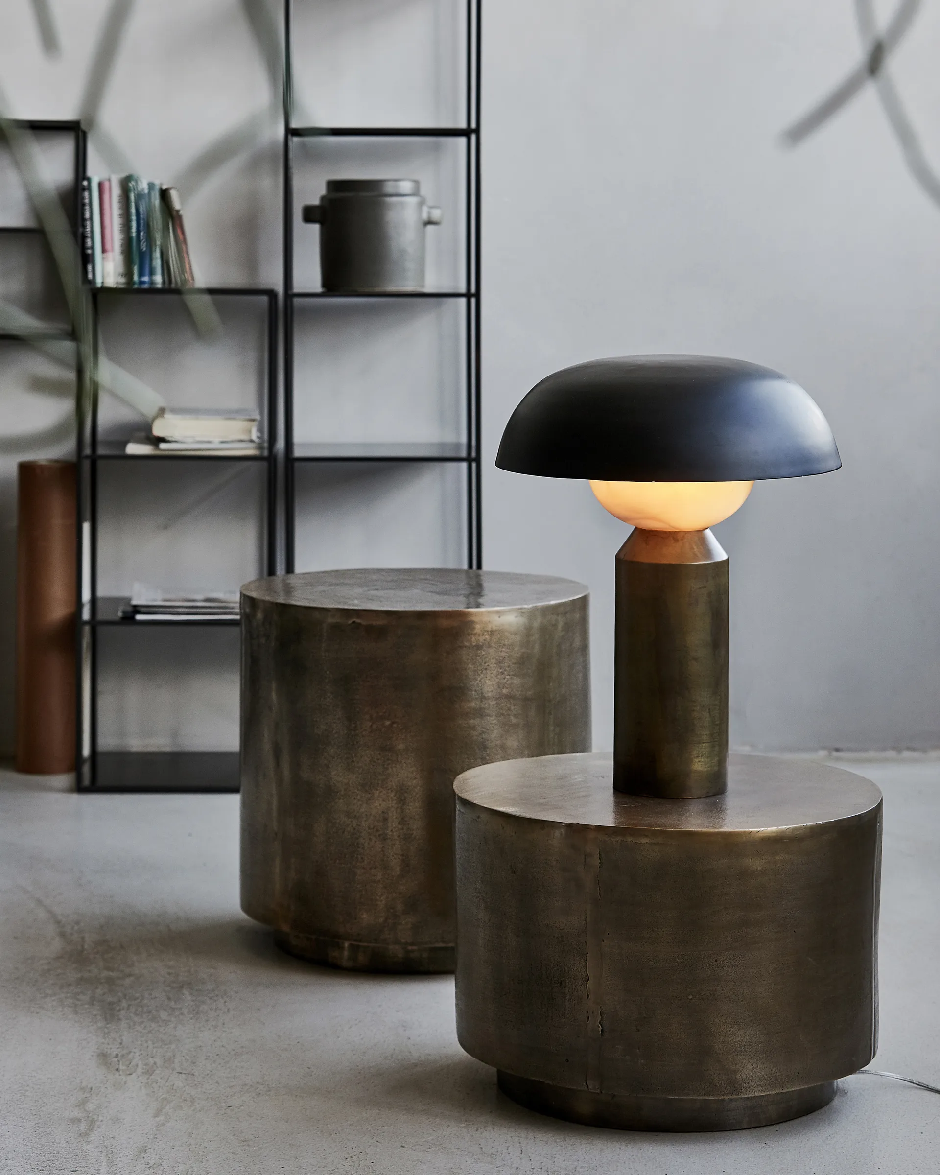 Lampa stołowa Big fellow 55 cm, Mosiądz postarzany House Doctor