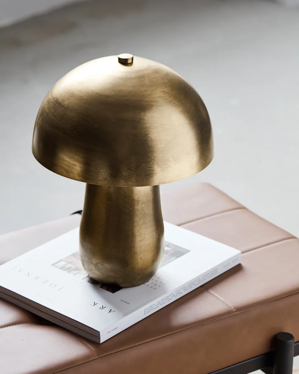 Lampa stołowa Roomie, Wykończenie mosiężne House Doctor