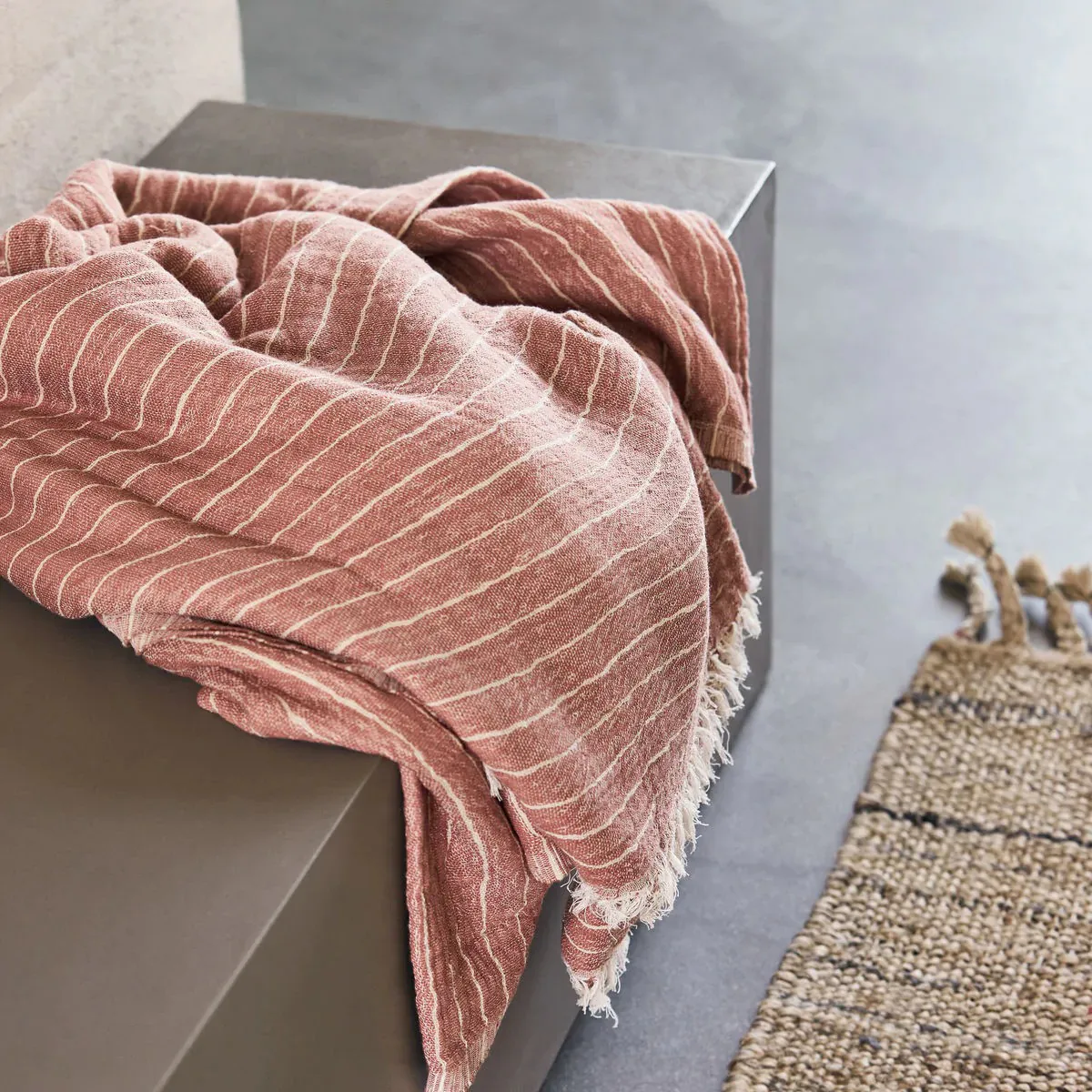 Pled Alice stripe 140x200 cm, Dusty berry House Doctor