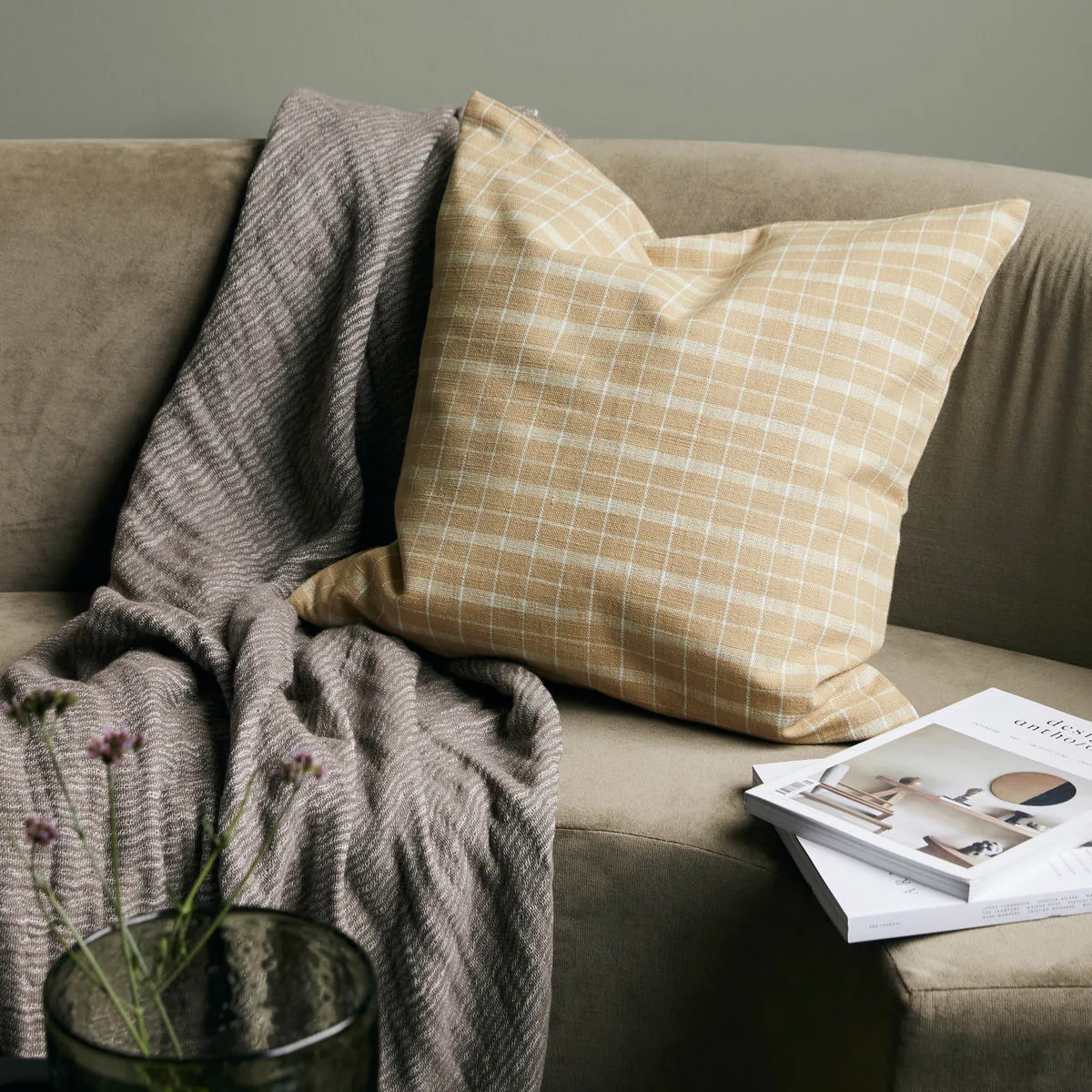 Poszewka na poduszkę w kratkę Thame 50x50 cm, Piaskowy House Doctor