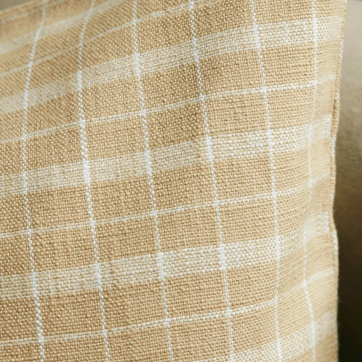 Poszewka na poduszkę w kratkę Thame 50x50 cm, Piaskowy House Doctor