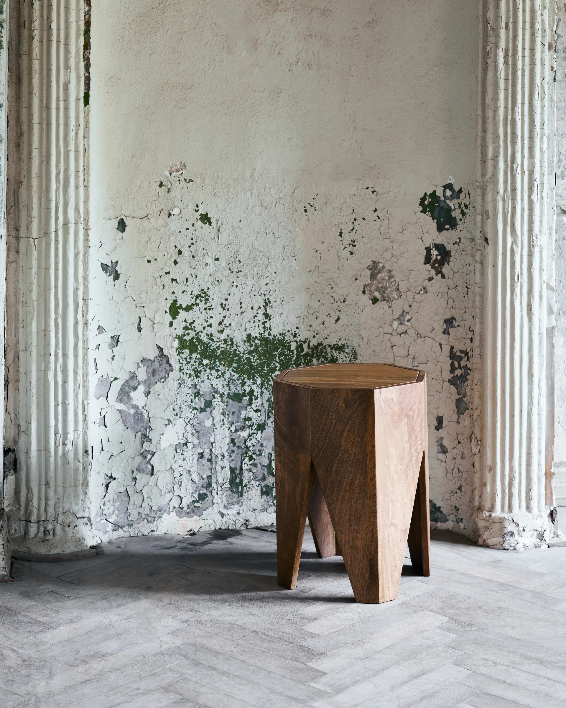 Stołek Okta 33x45 cm , Mangowiec House Doctor