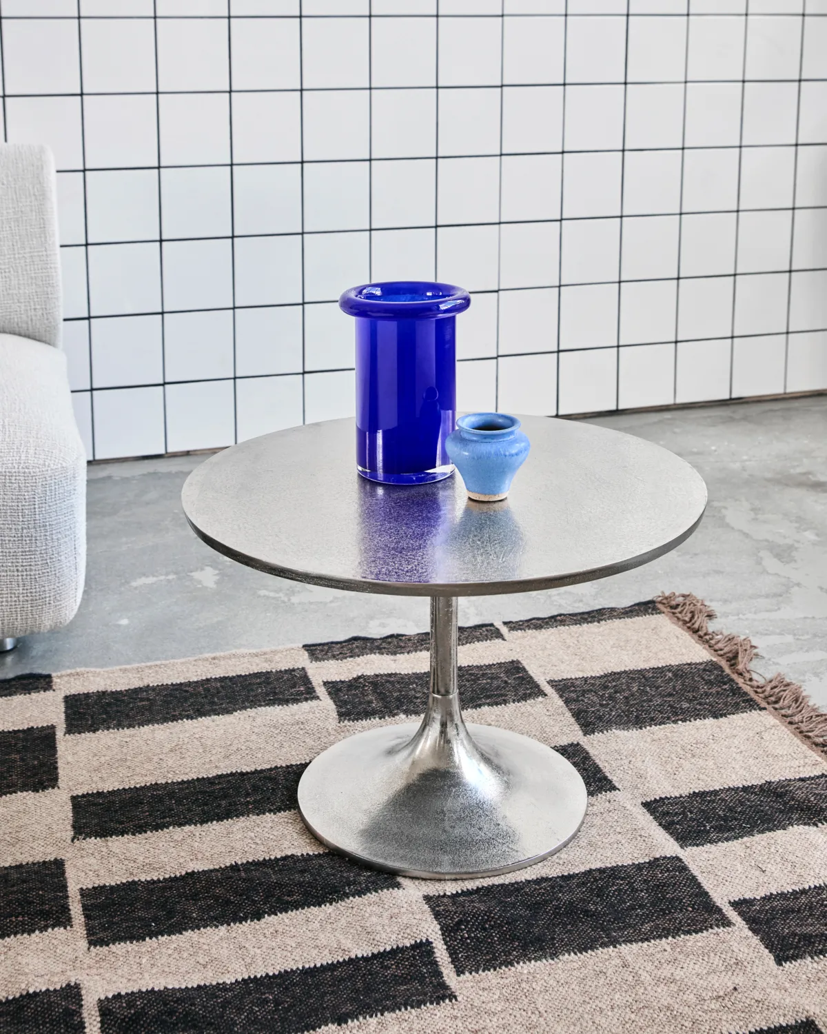 Stolik boczny Pan, Srebrne wykończenie House Doctor