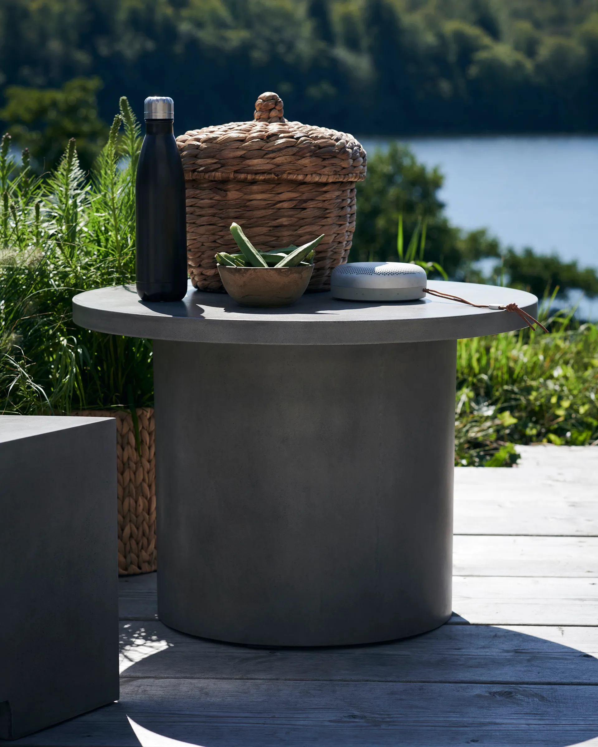 Stolik Stone Ø65x45 cm, Beton House Doctor