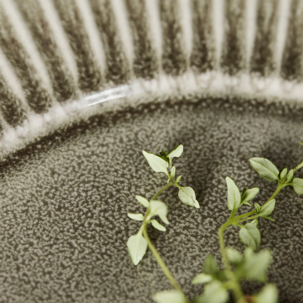 Talerz Pleat Ø27 cm, Szaro-brązowy House Doctor