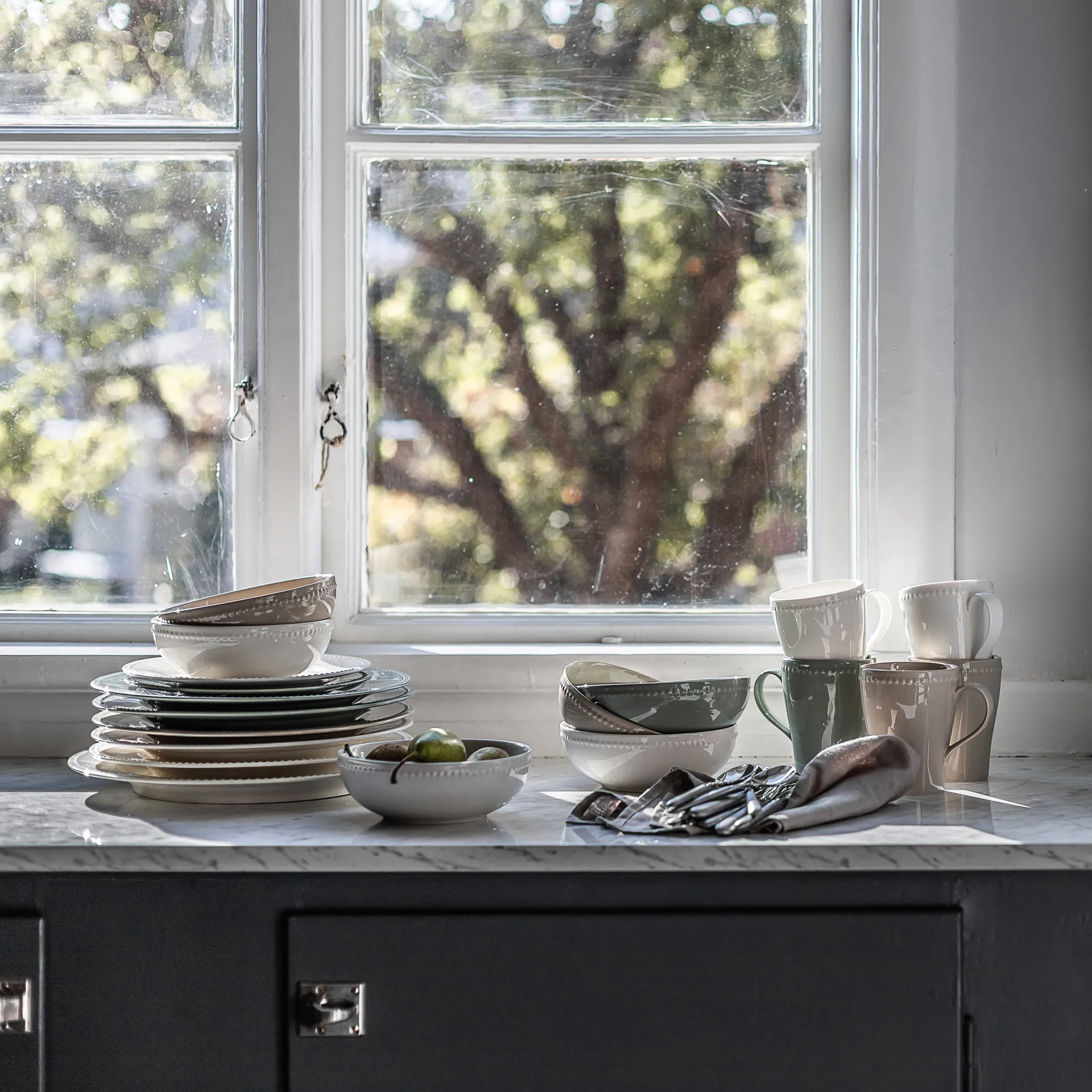 Essence & Dots zestaw startowy do kolacji 32 elementów - Kremowobiały Iittala