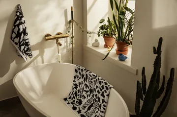 Oiva Toikka Cheetah ręcznik do kąpieli 70x140 cm - Czarny-biały - Iittala