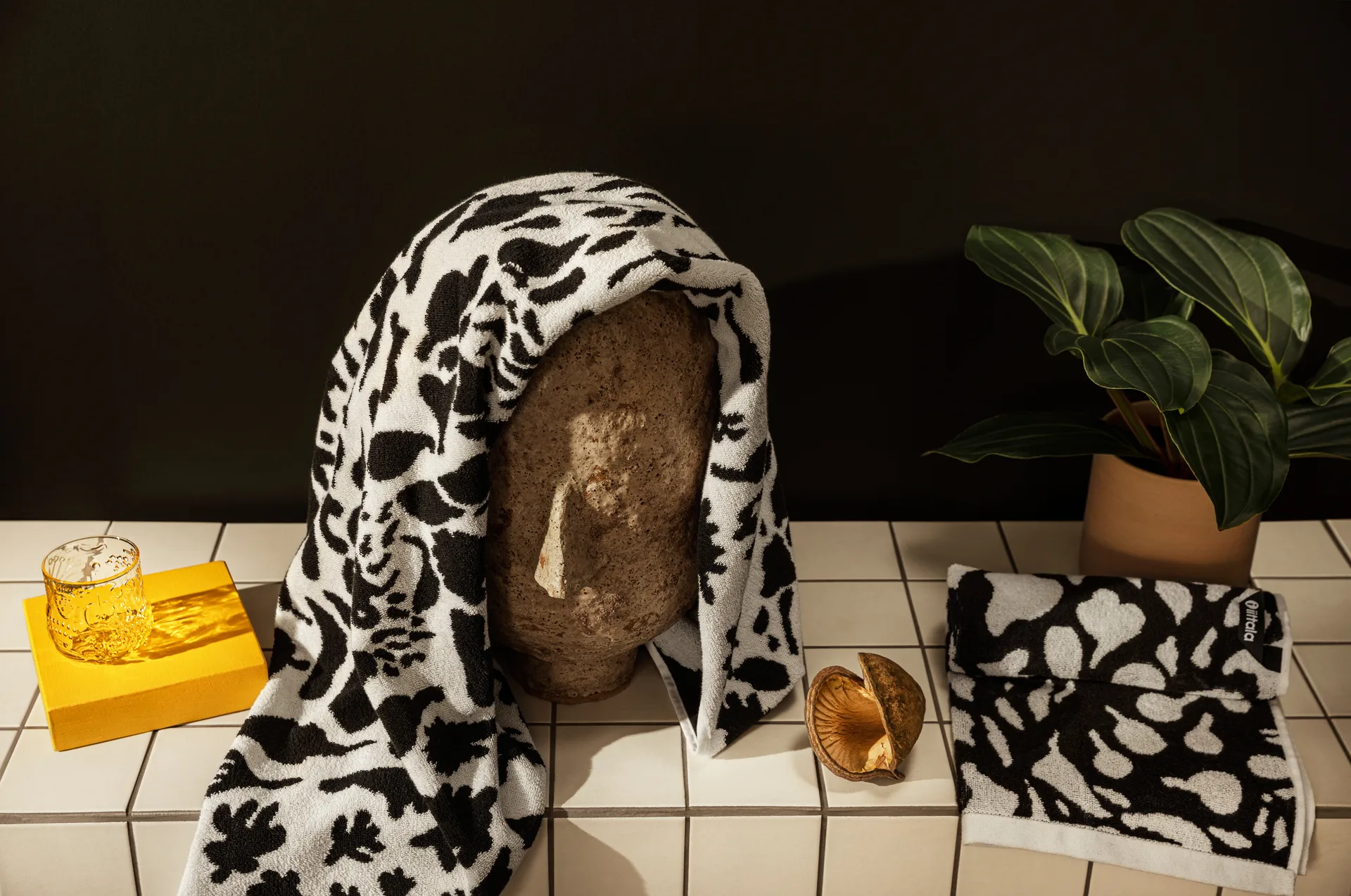 Oiva Toikka Cheetah ręcznik do kąpieli 70x140 cm, Czarny-biały Iittala