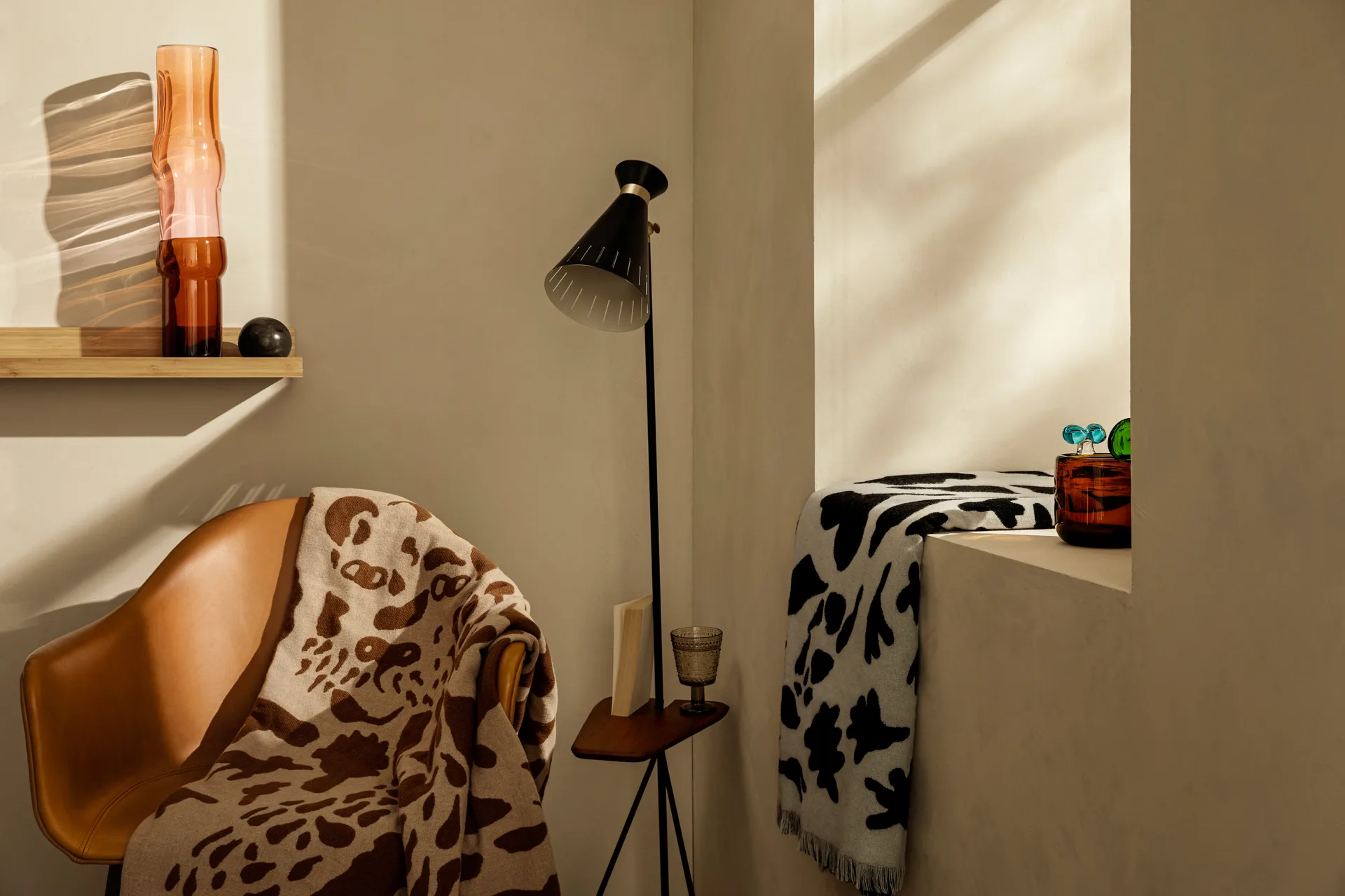 Oiva Toikka Cheetah wełniana narzuta 130x180 cm, Czarny-biały Iittala