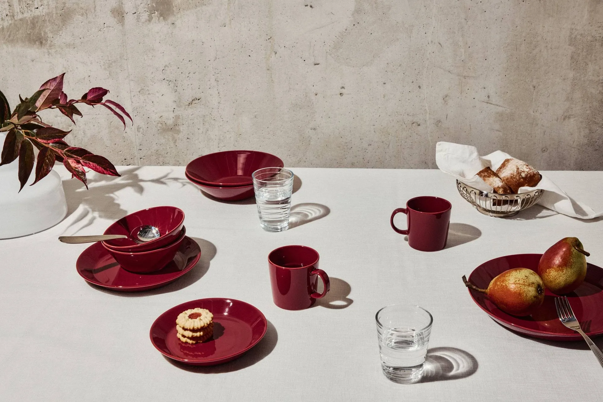 Talerz Teema Ø26 cm, Wiśnia Iittala