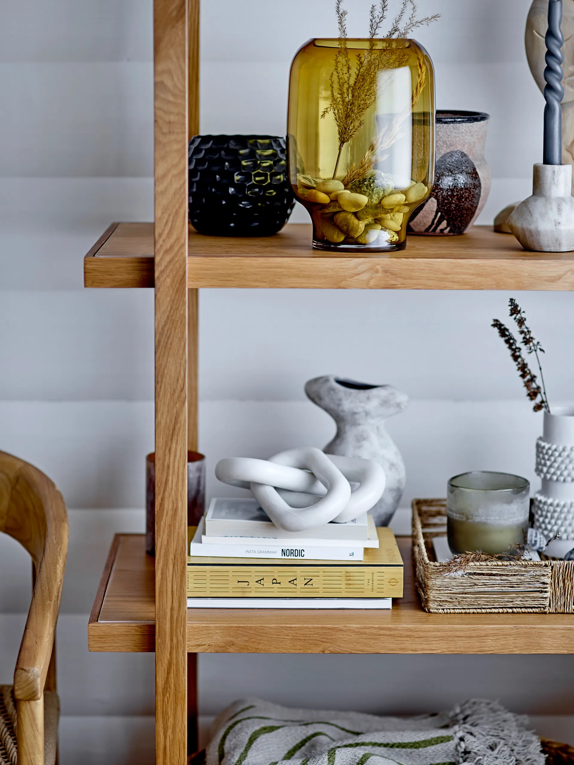 Świeca zapachowa NO. 1 Parsley Lime, 390 g + Giftbox Illume x Bloomingville